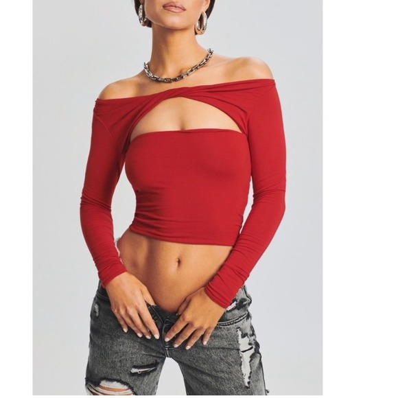 SER.O.YA Red Off-Shoulder Crop Top - Picture 4 of 8